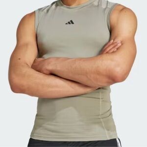 Adidas Mens Tech Fit Sleeveless Training Tank Top Jersey Size XL Compression FIT
